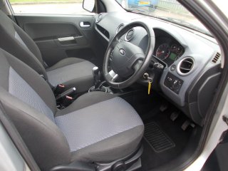 /photos/7253/b3223e8a-f0e5-8b8c-14e0-1311273d34de_i320x240.jpg