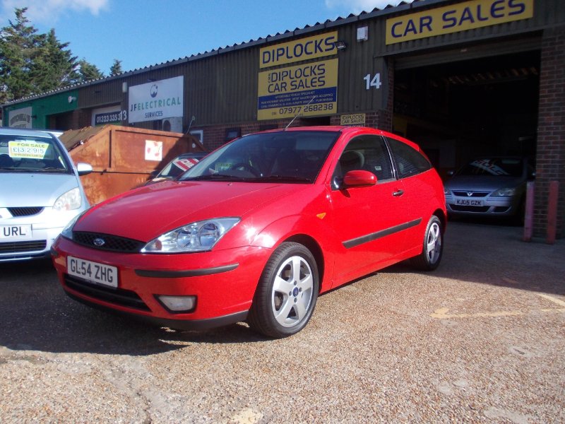Red Ford Focus 1.8i 16v Edge Hatchback 3dr Petrol Manual 165 g/km 99 bhp